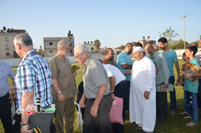  كفرقاسم - فيديو : تتصافح الايدي وتتعانق الرقاب في صلاة عيد الاضحى المبارك في المصلى ومشاركة واسعة مع الابتسامة 